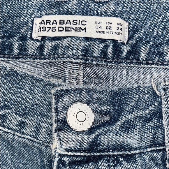 Zara Basic Z1975 Denim Stylish Bleached Bottom Legs Distressed Jeans Size 2 - Picture 2 of 11